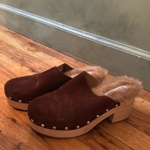 BROOKLYN CLOG COGNAC SUEDE/FAUX FUR